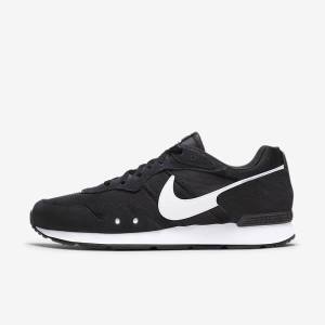 Men's Nike Venture Runner Sneakers Black / White | NK624ZMW