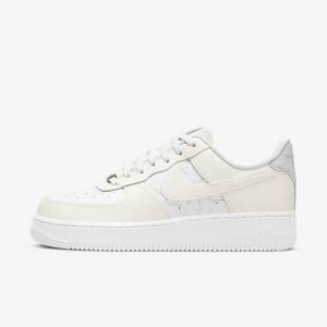 Women's Nike Air Force 1 07 Sneakers White / Platinum | NK768YAL