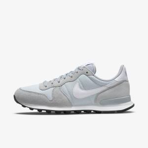 Women's Nike Internationalist Sneakers Grey / Platinum / Black / White | NK617RAY